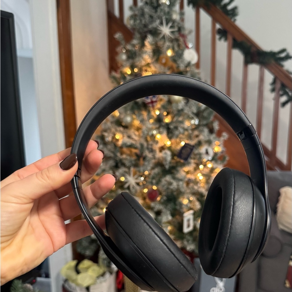 BEATS Wireless Black Headphones